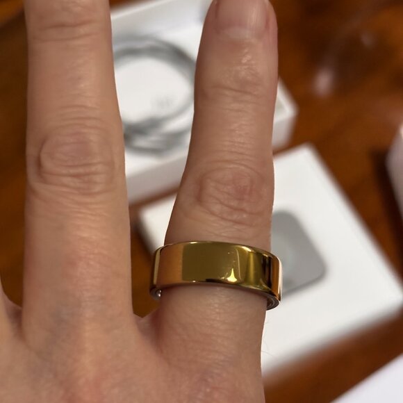 Oura Ring Gen 4 Gold Size 10 - Picture 7 of 9